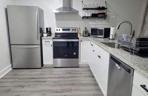 Durham House | Renovated 2 Bed Walltown Home Walk To Duke! A