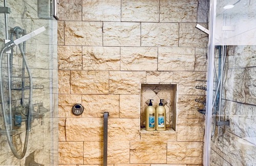 El Porto Apartment | Renovated 2 bedroom/ 2 bath Penthouse Unit