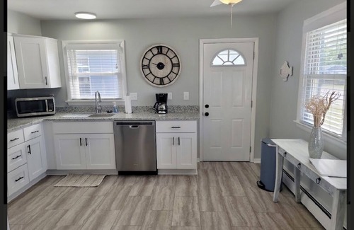 Northeast Virginia Beach House | Renovated 2 Bedroom, near VB Vibe district, walk to the beach!