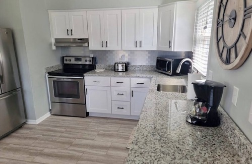 Northeast Virginia Beach House | Renovated 2 Bedroom, near VB Vibe district, walk to the beach!