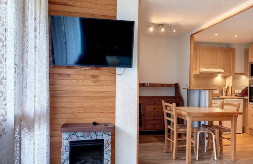 Macot-la-Plagne Apartment | Renovated 2-room apartment, central location, pool, pets allowed