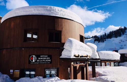 Macot-la-Plagne Apartment | Renovated 2-room apartment, central location, pool, pets allowed