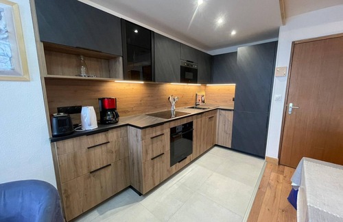Val Claret Apartment | Renovated 2-room apartment at the foot of the slopes - Southwest exposure, balcony, pets OK