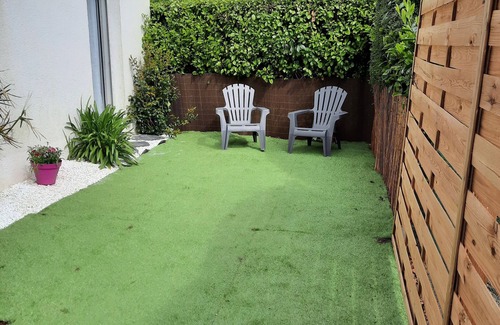 Benodet Apartment | Renovated 2* studio with small bedroom, quiet location, small garden on the Breton Riviera