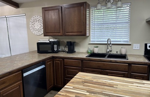 Springfield House | Renovated 2br in Springfield - close to Natalbany River