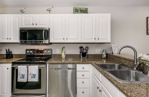 Innerarity Townhomes House | Renovated 2BR Townhome w/Balconies & Views of Perdido Bay | Kayaks & Golf Included | Community Pool