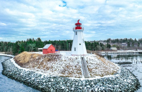 Eastport Apartment | Renovated, 2nd-story duplex with beautiful ocean view & deck - walk to town