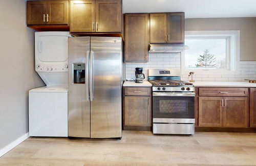 Eastport Apartment | Renovated, 2nd-story duplex with beautiful ocean view & deck - walk to town