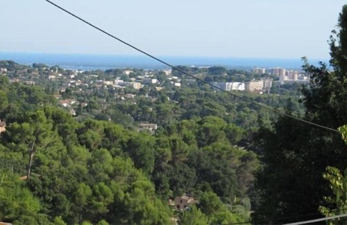 Les Baraques Villa | Renovated 3 bed Mougins villa with sea view - 250m from shops