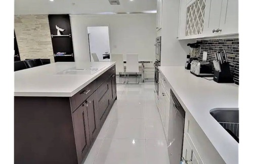 Coral Springs House | Renovated 3 Bedroom +DEN/2 bath Heated POOL House