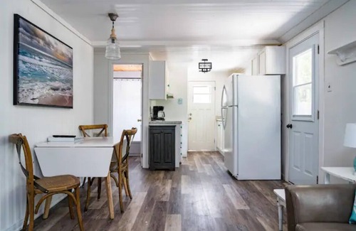 Sauble Beach Cottage | Renovated 3 Bedroom 2 minute walk to the Beach! WhiteCaps