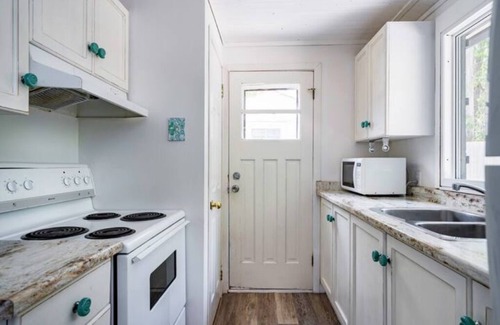 Sauble Beach Cottage | Renovated 3 Bedroom 2 minute walk to the Beach! WhiteCaps