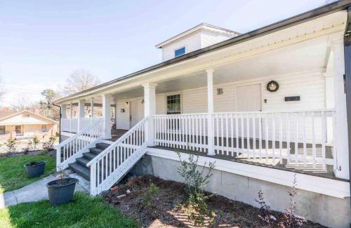 East Durham House | Renovated 3 Bedroom Close To Downtown!