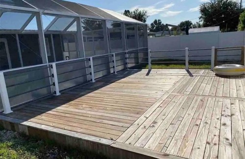 Edgewater House | Renovated 3 bedroom with POOL Internal name: 854 pretty lady