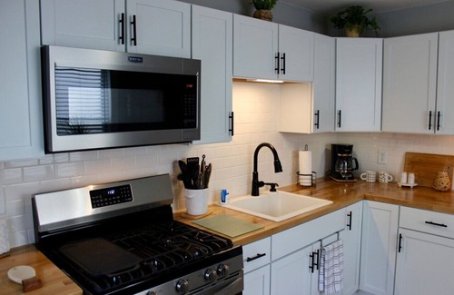 Niles House | Renovated 3 BR 1 BA, Prime Spot!