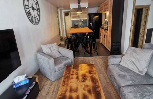 Arc-2000 Apartment | Renovated 3-room apartment, near center, balcony