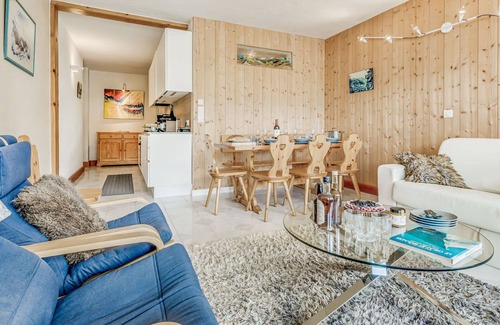 Tignes le Lac Apartment | Renovated 3-room apartment in Tignes for 8 pers. with balcony, peace and comfort