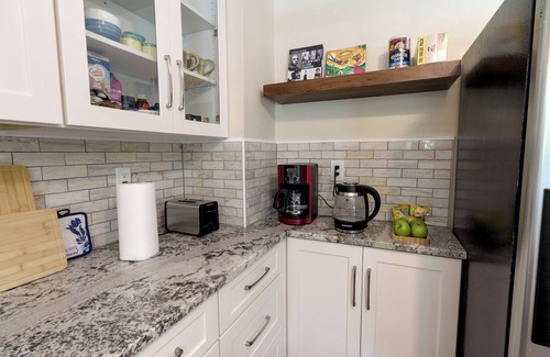 Cartersville House | Renovated 3BR Family Retreat at LakePoint - Firepit, Patio and a Ping Pong Table