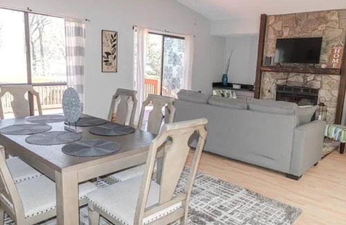 Wessex Square House | Renovated 3BR Retreat with Large Patio & Grill