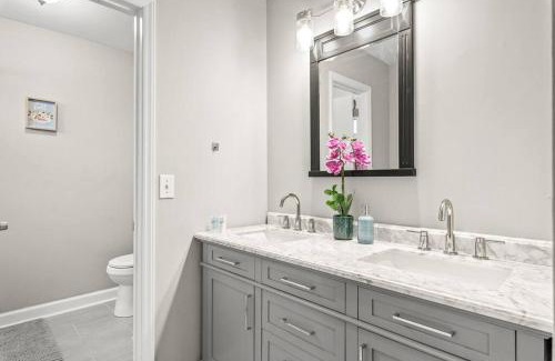 Wessex Square House | Renovated 3BR Retreat with Large Patio & Grill