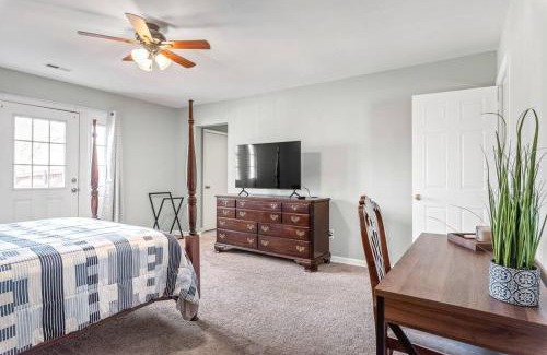 Wessex Square House | Renovated 3BR Retreat with Large Patio & Grill