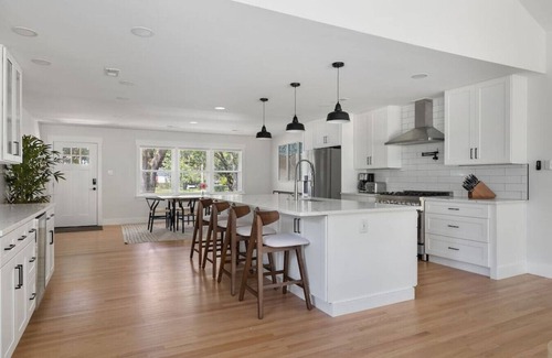 West Ashley House | Renovated - 4 BR Home - Huge Yard
