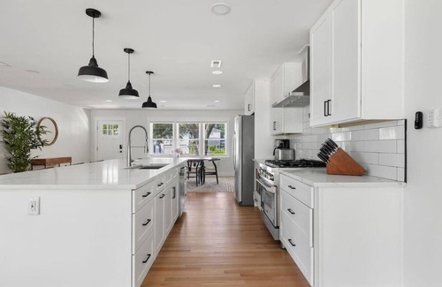 West Ashley House | Renovated - 4 BR Home - Huge Yard