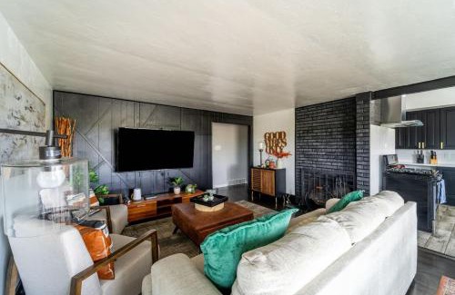 Westminster House | Renovated 4BR Escape Luxe Comfort and Hot Tub