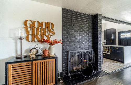 Westminster House | Renovated 4BR Escape Luxe Comfort and Hot Tub