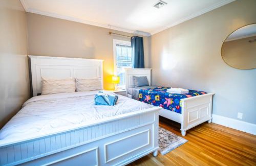 Ashmont Apartment | Renovated 4BR3BA Escape - Near Public Transportation