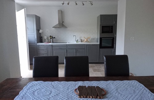 Valreas House | renovated and comfortable house in a Provencal farmhouse, surrounded by vineyards