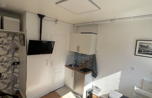 La Villette Apartment | Renovated and Equipped Studio w Self Check in 24/7