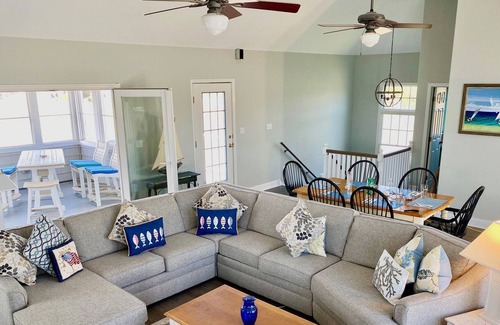 Admiral Estates House | Renovated and upgraded property just a short block to the beach.