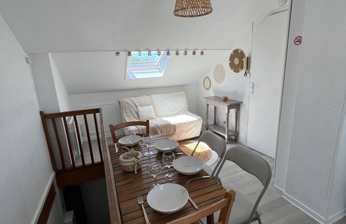 Malo-les-Bains Apartment | Renovated apartment, 2 steps from the beach, ideal for a summer family holiday