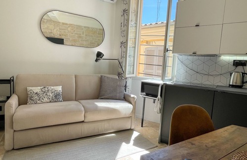 Antibes City Centre Condo | Renovated apartment for 3 in the heart of old Antibes