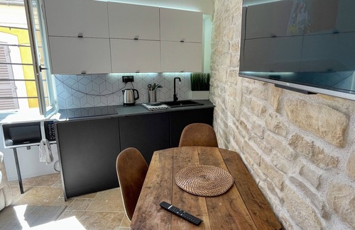 Antibes City Centre Condo | Renovated apartment for 3 in the heart of old Antibes