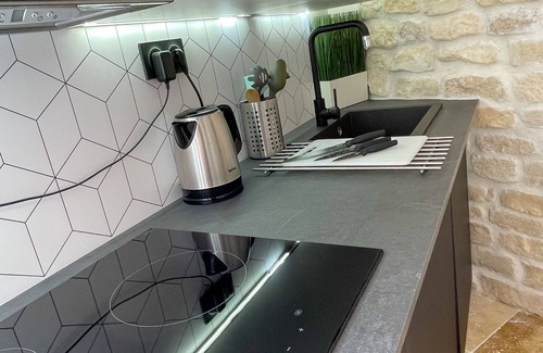 Antibes City Centre Condo | Renovated apartment for 3 in the heart of old Antibes