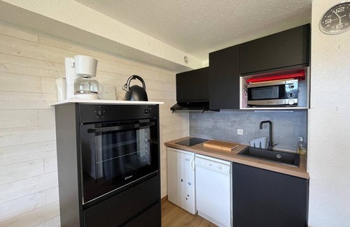 Les Angles Apartment | Renovated Apartment with Terrace, Ski Locker, and Modern Amenities