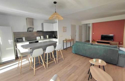 Saint-Jean Apartment | Renovated apartment, hyper center, private parking