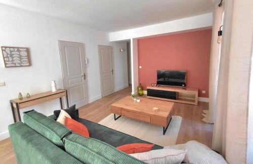 Saint-Jean Apartment | Renovated apartment, hyper center, private parking