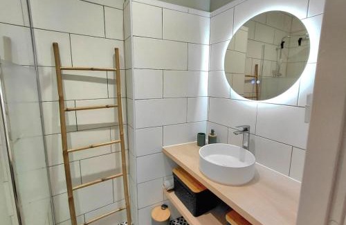 Saint-Jean Apartment | Renovated apartment, hyper center, private parking