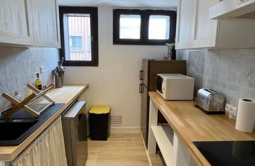 Le Penon Apartment | Renovated apartment near beach& center