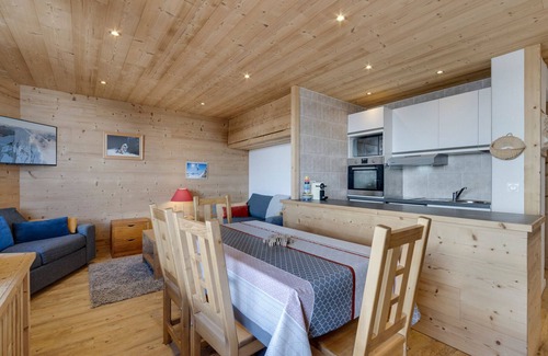 Val Claret Apartment | Renovated Apartment – Near Slopes & Shops – Balcony