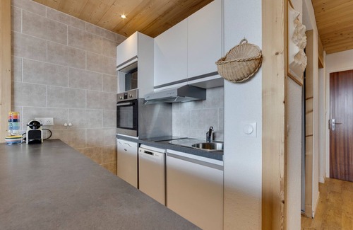 Val Claret Apartment | Renovated Apartment – Near Slopes & Shops – Balcony