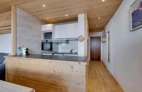 Val Claret Apartment | Renovated Apartment – Near Slopes & Shops – Balcony