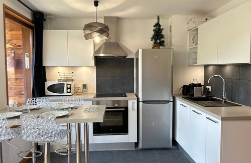 Les Gets Apartment | Renovated Apartment, Walking Distance to Slopes, South-West Balcony, Comfort Amenities