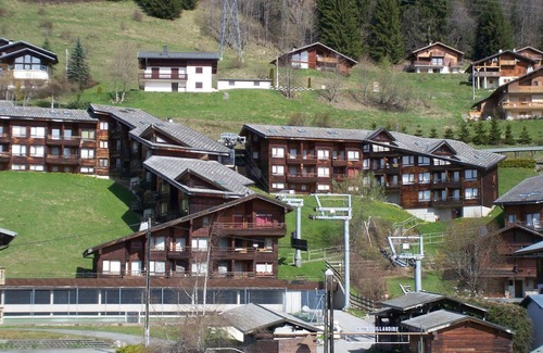 Les Gets Apartment | Renovated Apartment, Walking Distance to Slopes, South-West Balcony, Comfort Amenities