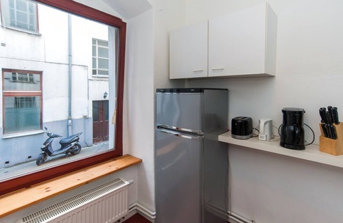 Mitte Apartment | Renovated apartment with new bathroom, separate kitchen and washing machine