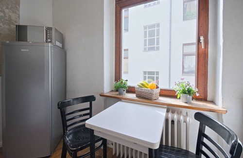 Mitte Apartment | Renovated apartment with tub, separate kitchen and washing machine