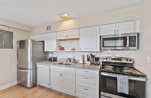 Sugar Sands House | Renovated Apt Steps From The Singer Island Beach
